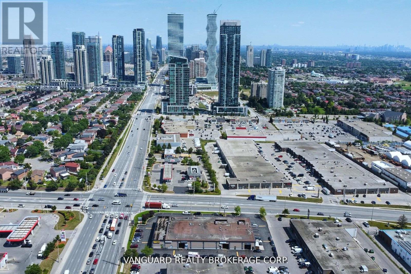 2 - 700 Burnhamthorpe Road W, Mississauga, Ontario  L5C 2R9 - Photo 4 - W12022655