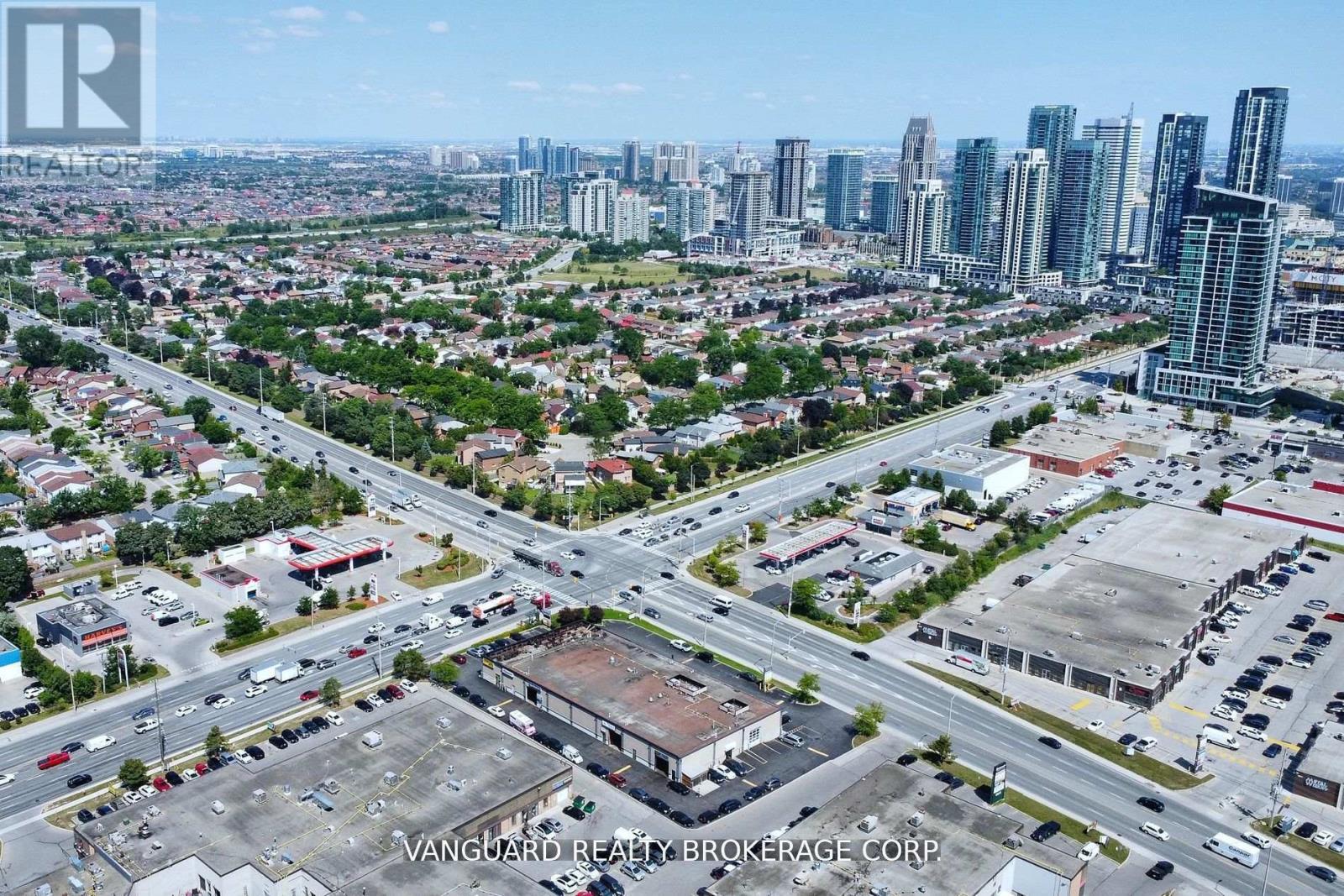 2 - 700 Burnhamthorpe Road W, Mississauga, Ontario  L5C 2R9 - Photo 5 - W12022655