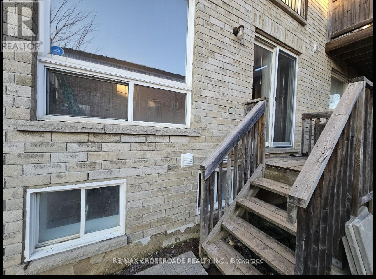 21 Wilkes Crescent E, Toronto, Ontario  M1L 0B3 - Photo 4 - E12022289