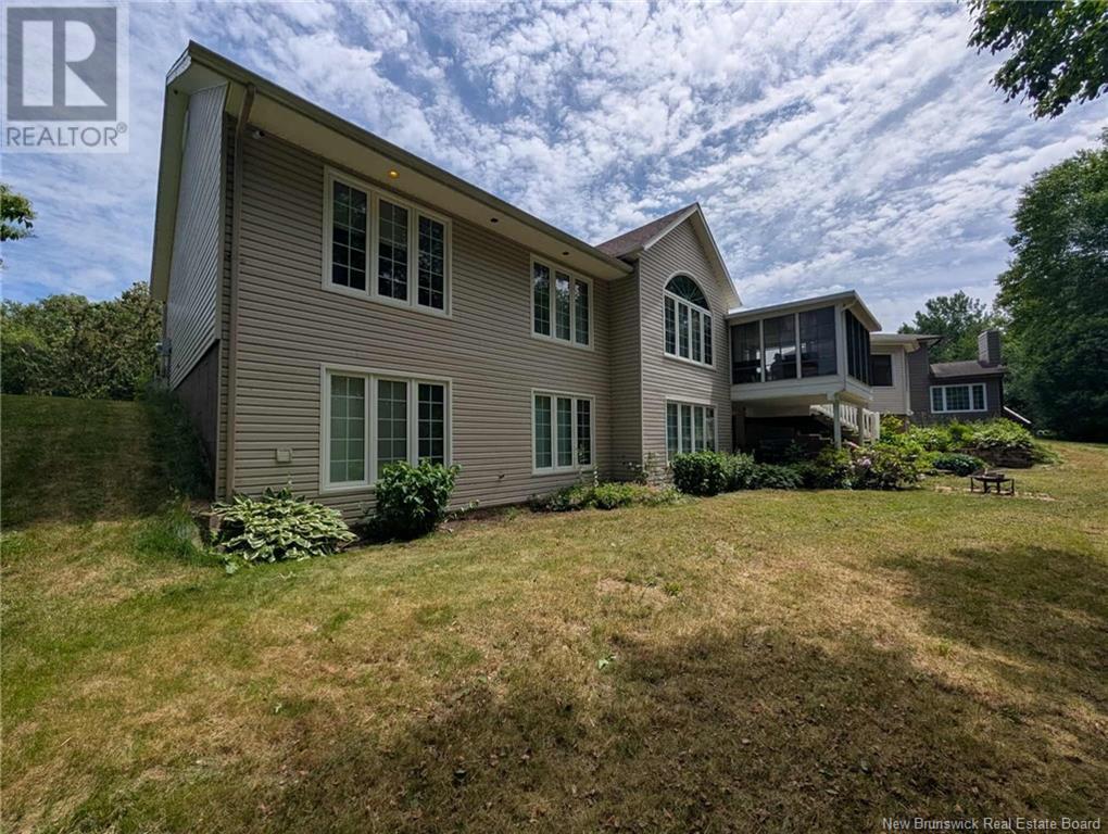 1125 Birchwood Drive, Bathurst, New Brunswick  E2A 4W8 - Photo 4 - NB114213