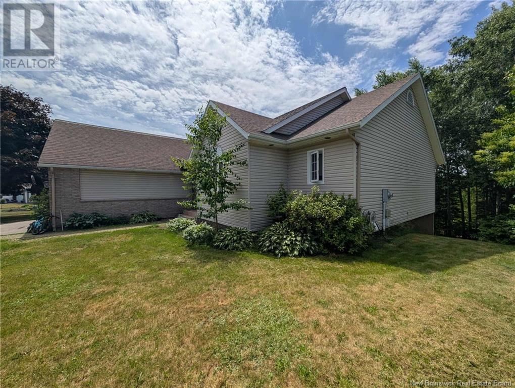 1125 Birchwood Drive, Bathurst, New Brunswick  E2A 4W8 - Photo 3 - NB114213