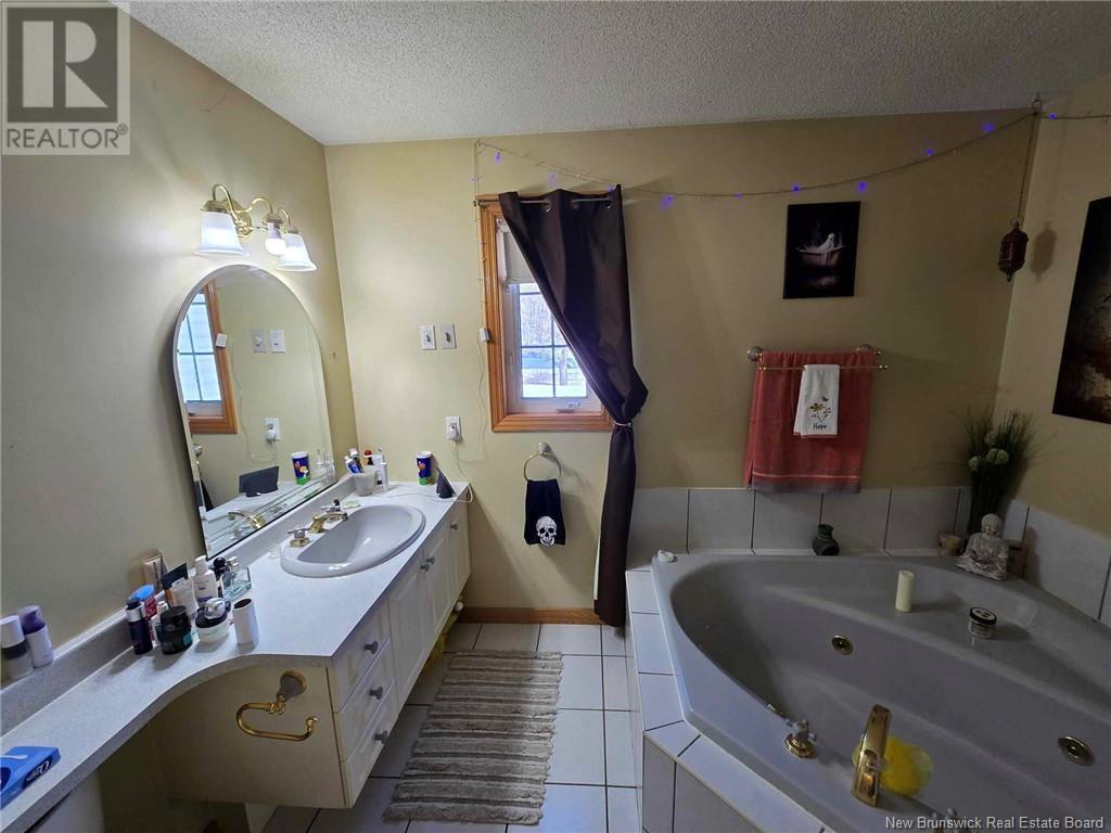 1125 Birchwood Drive, Bathurst, New Brunswick  E2A 4W8 - Photo 30 - NB114213