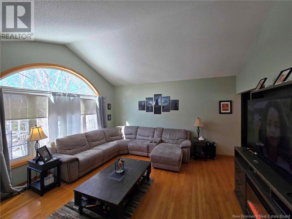 1125 Birchwood Drive, Bathurst, New Brunswick  E2A 4W8 - Photo 14 - NB114213