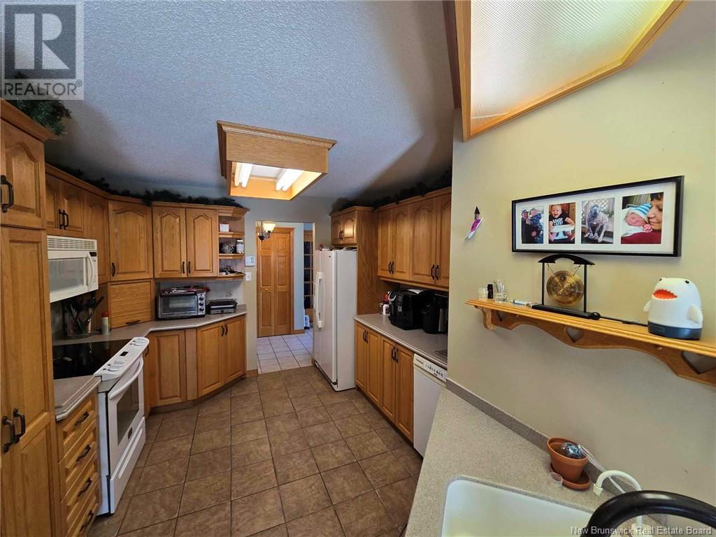 1125 Birchwood Drive, Bathurst, New Brunswick  E2A 4W8 - Photo 10 - NB114213