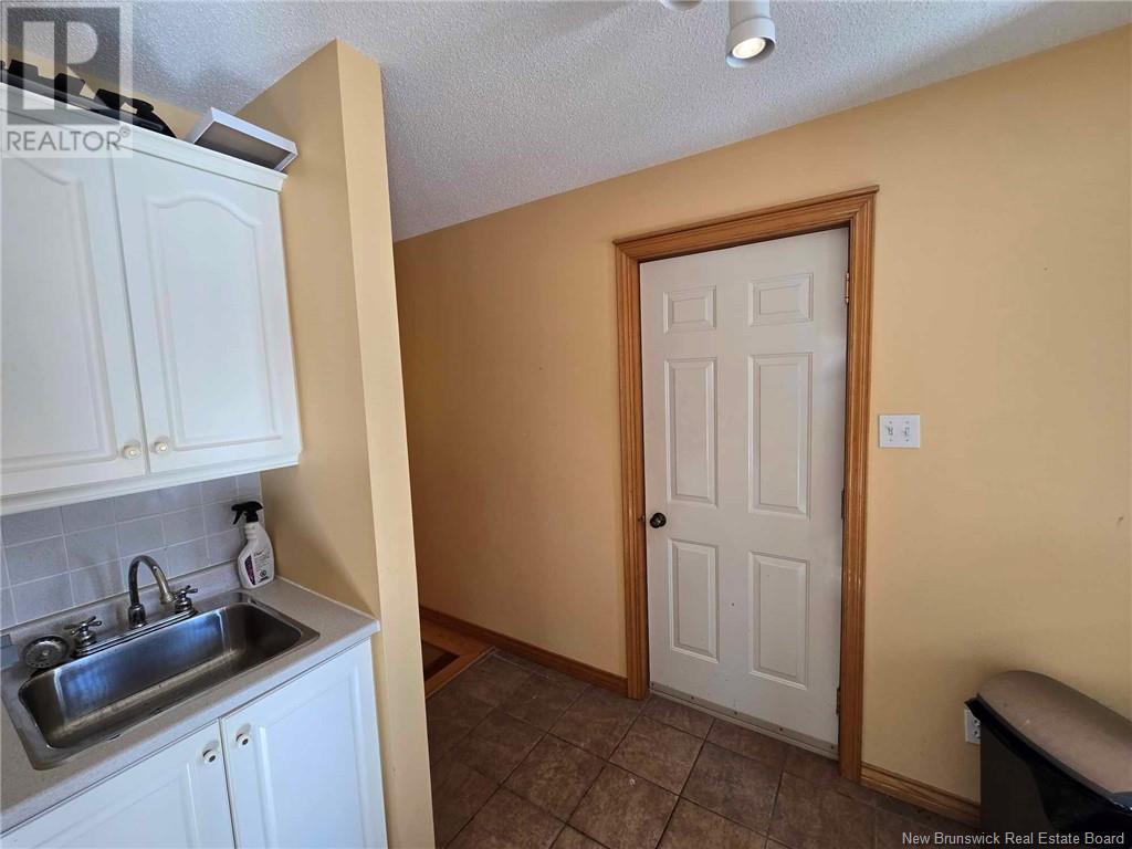 1125 Birchwood Drive, Bathurst, New Brunswick  E2A 4W8 - Photo 22 - NB114213