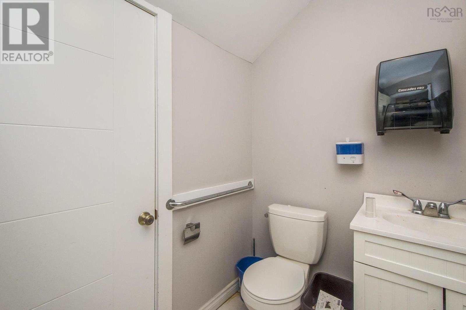 6238 Quinpool Road, Halifax Peninsula, Nova Scotia  B3L 1A3 - Photo 10 - 202502607