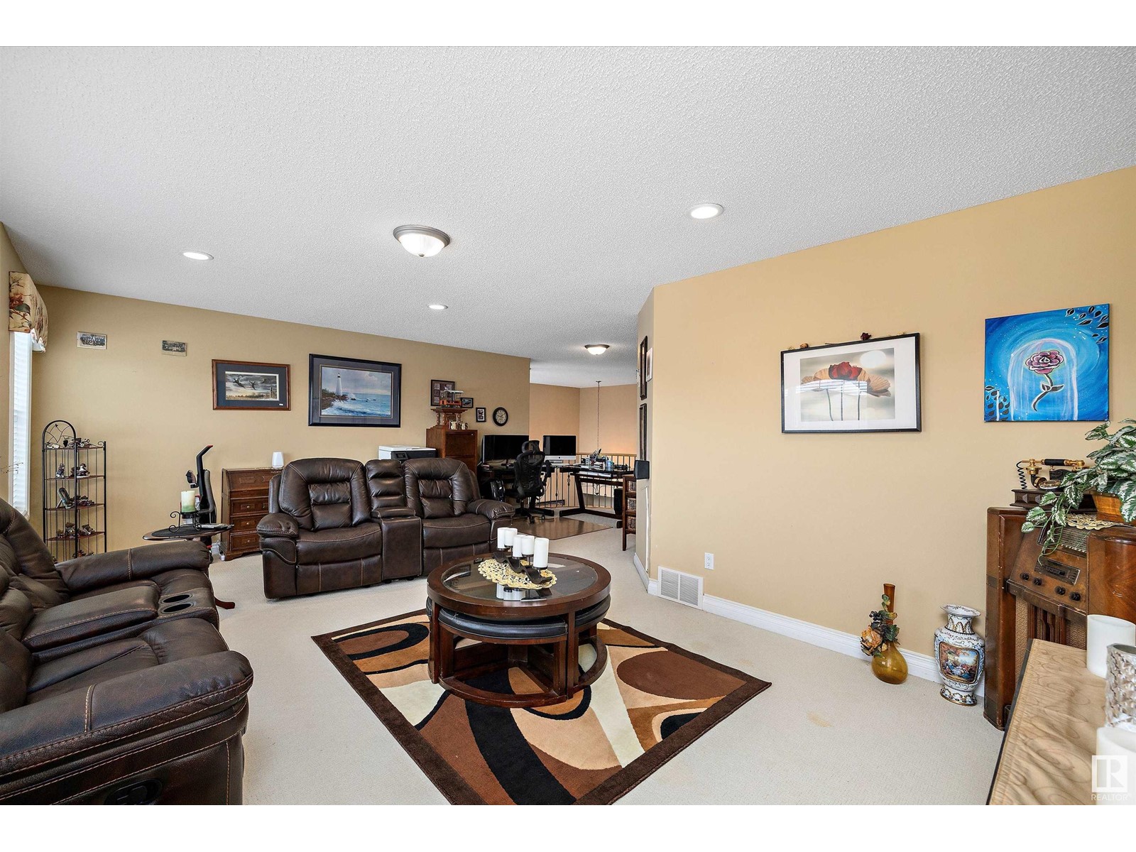 Property at 356 CALDERON CR NW image 2