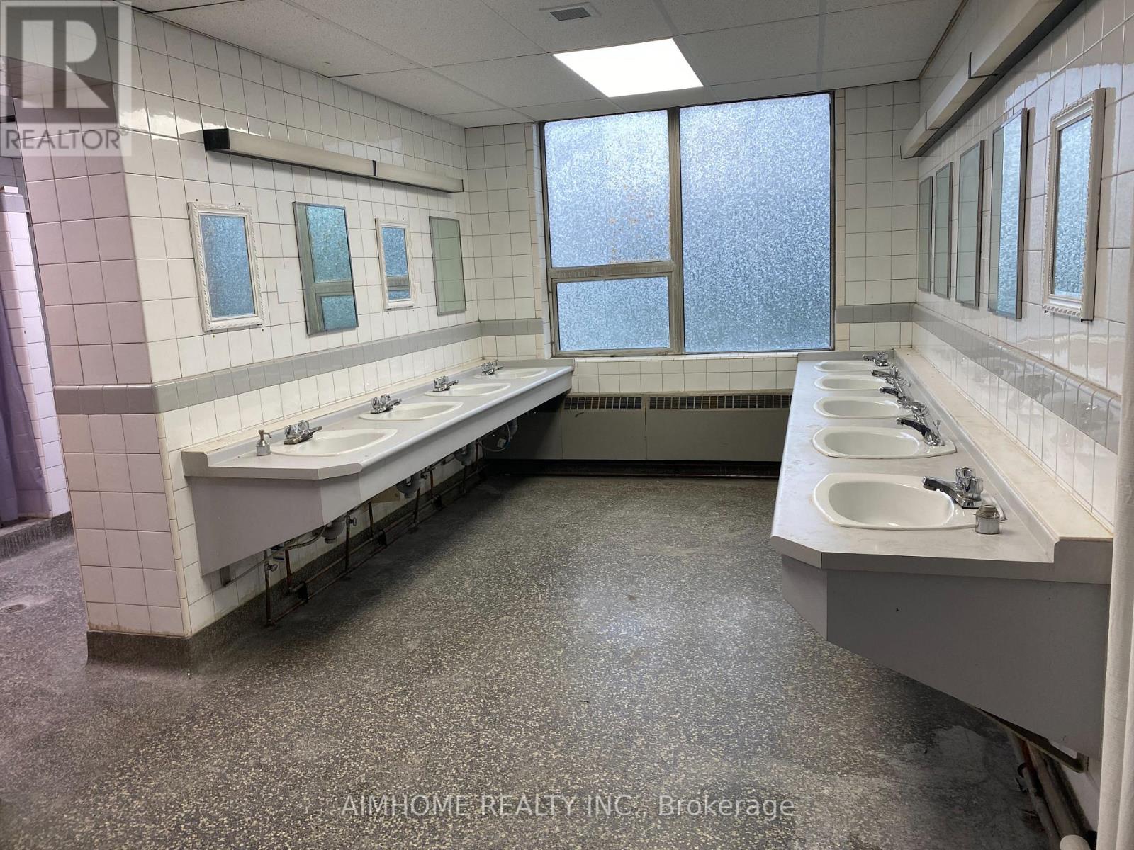 424 Quebec Avenue, South Huron, Ontario  N0M 1Y0 - Photo 2 - X12022886