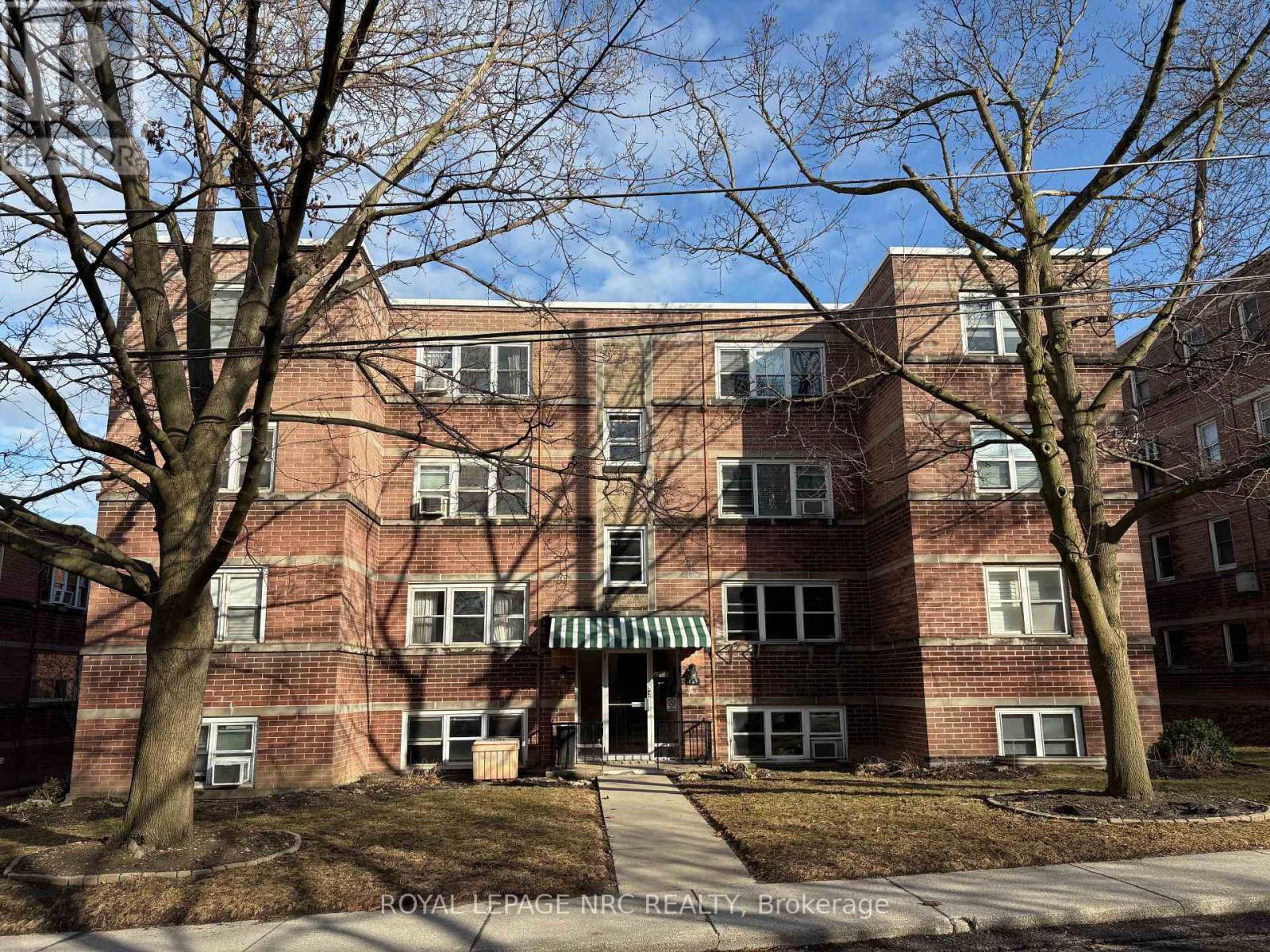 Property at 2 - 227 MACNAB STREET S image 1
