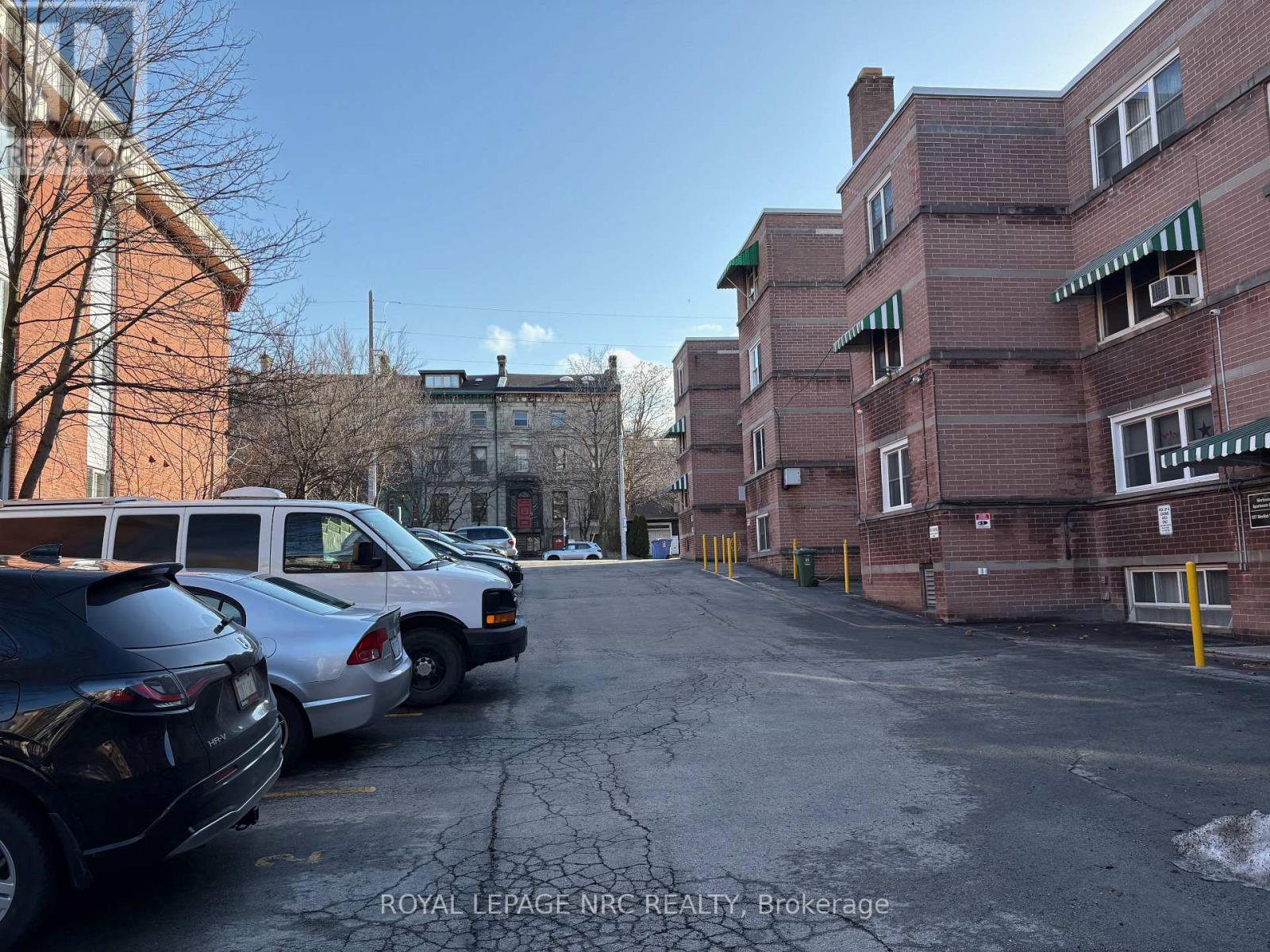 Property at 2 - 227 MACNAB STREET S image 5