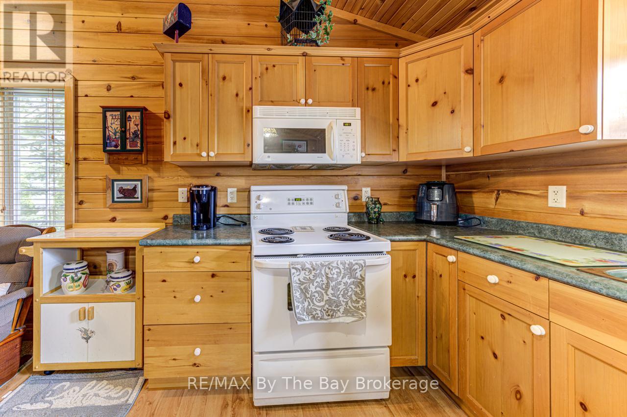 44 Cabin Crescent, Wasaga Beach, Ontario  L9Z 1X7 - Photo 9 - S12023029