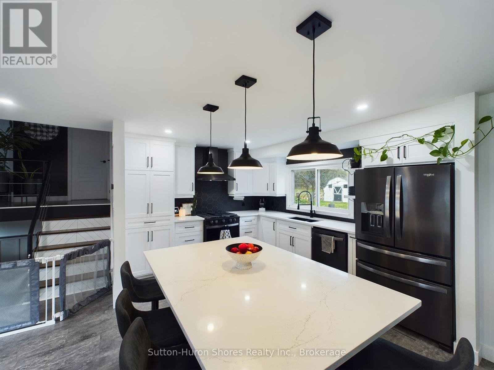 10 Smith Street, Kincardine, Ontario  N0G 2T0 - Photo 3 - X12023001