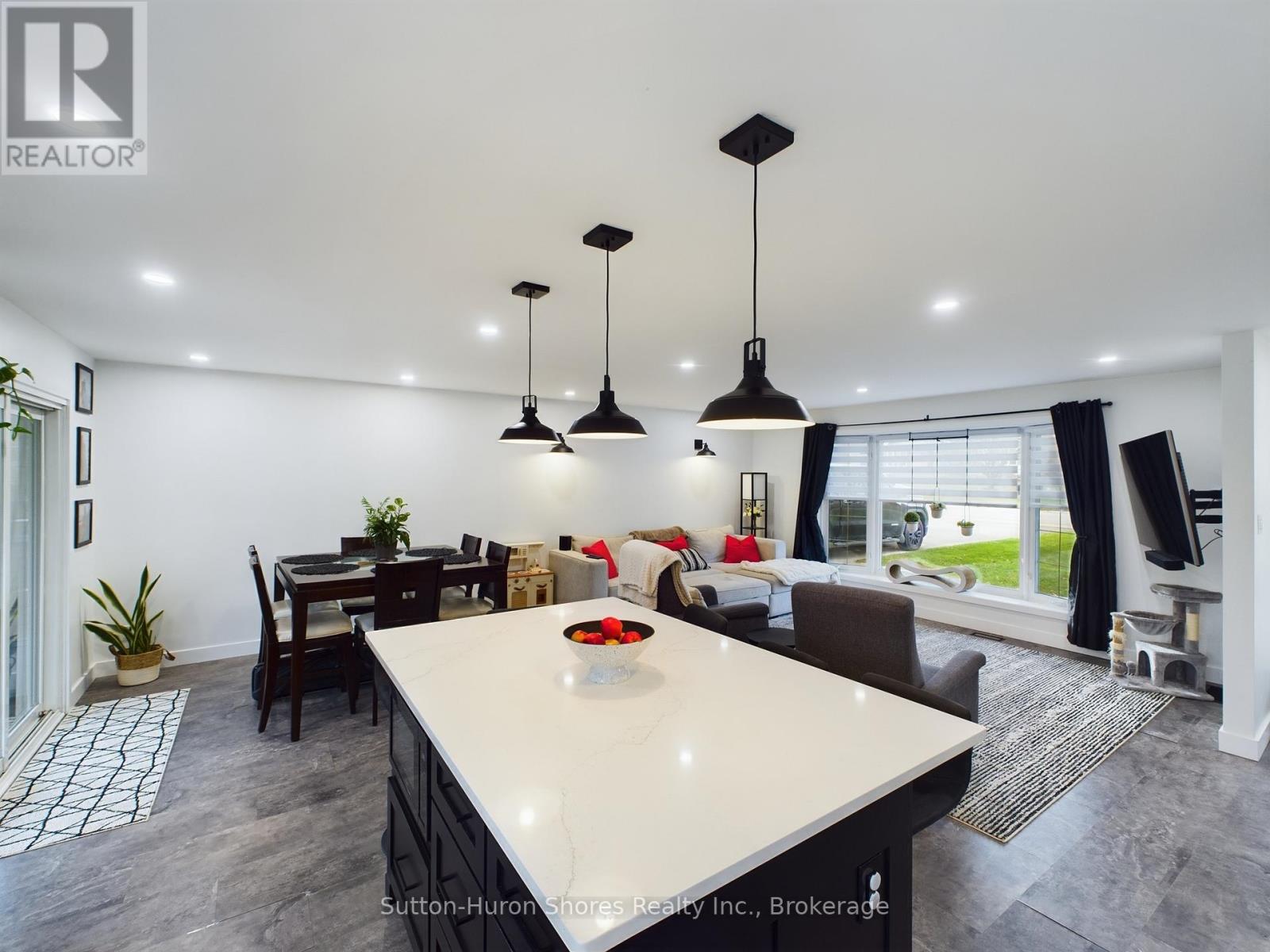 10 Smith Street, Kincardine, Ontario  N0G 2T0 - Photo 5 - X12023001