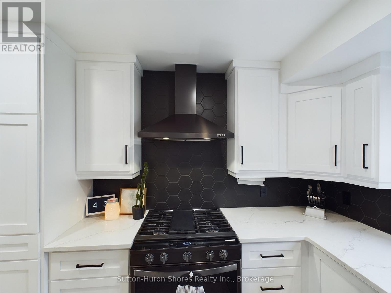10 Smith Street, Kincardine, Ontario  N0G 2T0 - Photo 8 - X12023001