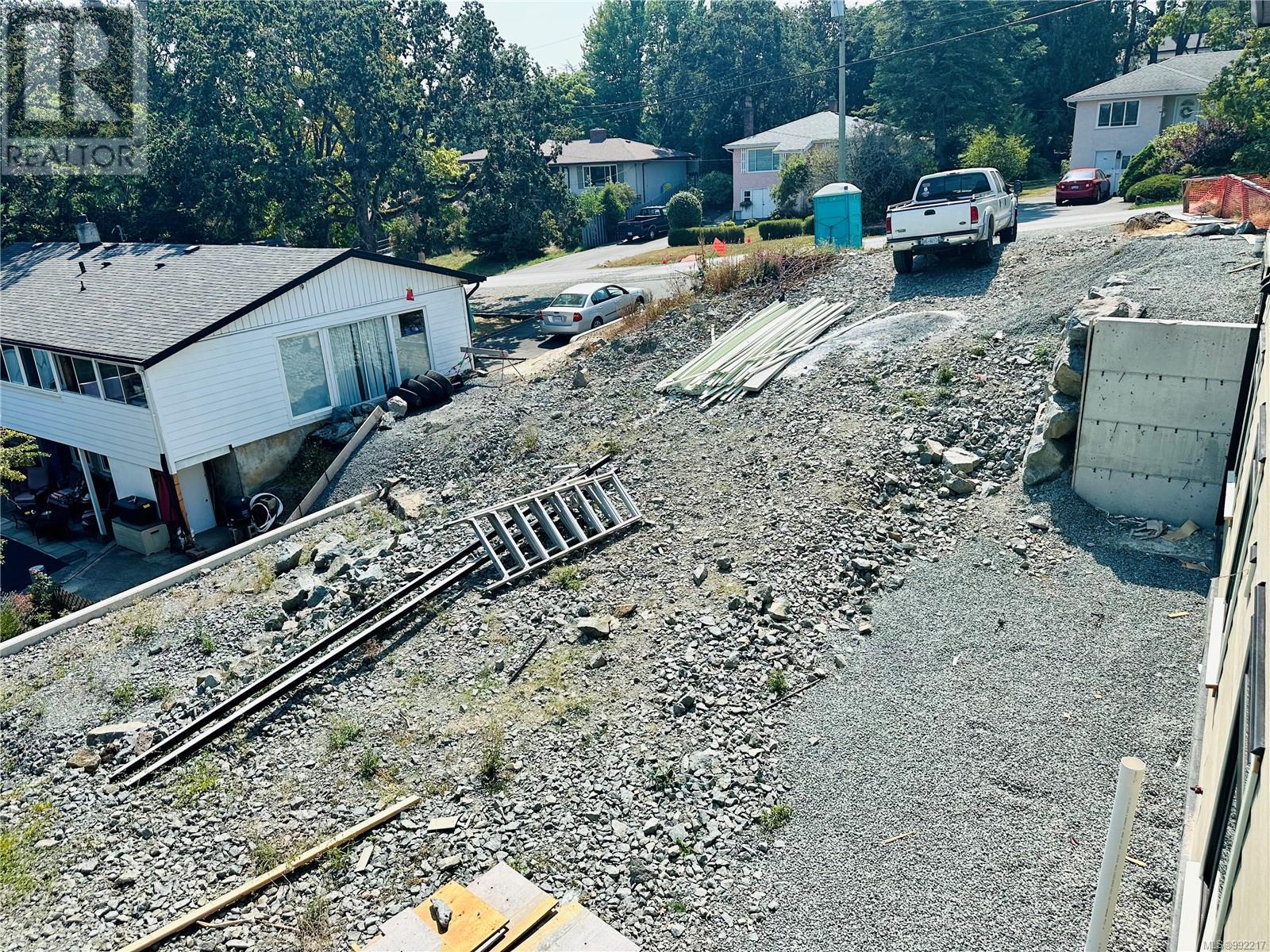 Property at 936 Tulip Ave image 1