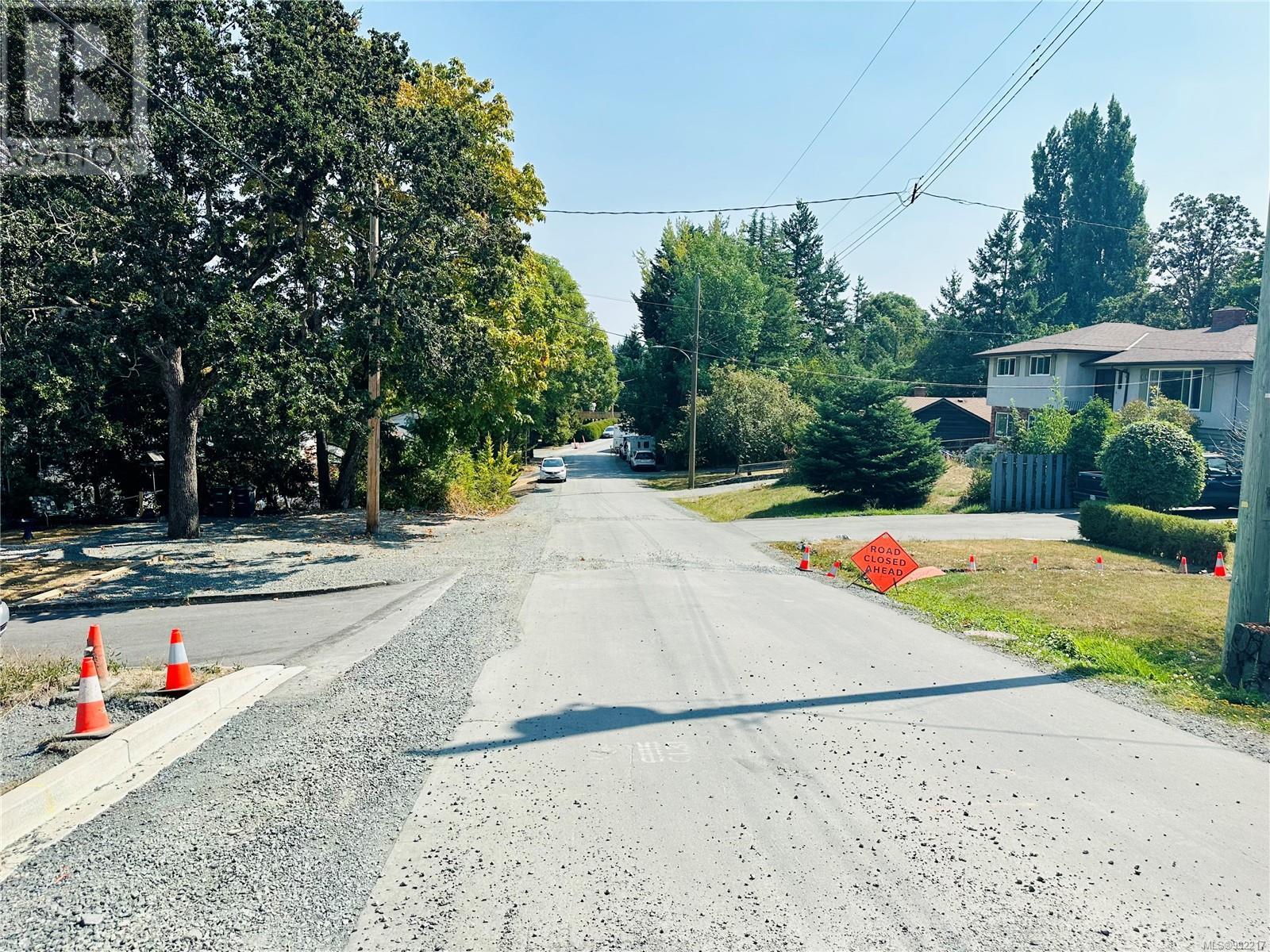 Property at 936 Tulip Ave image 3