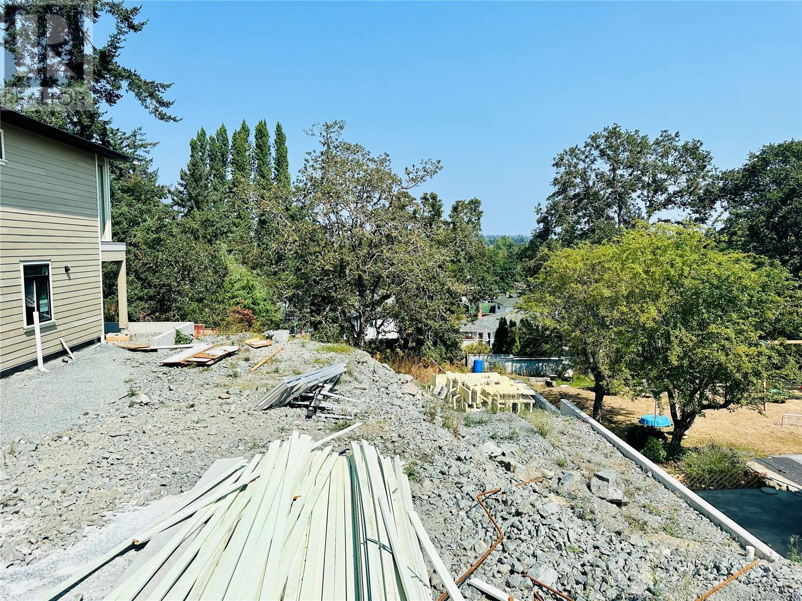Property at 936 Tulip Ave image 4