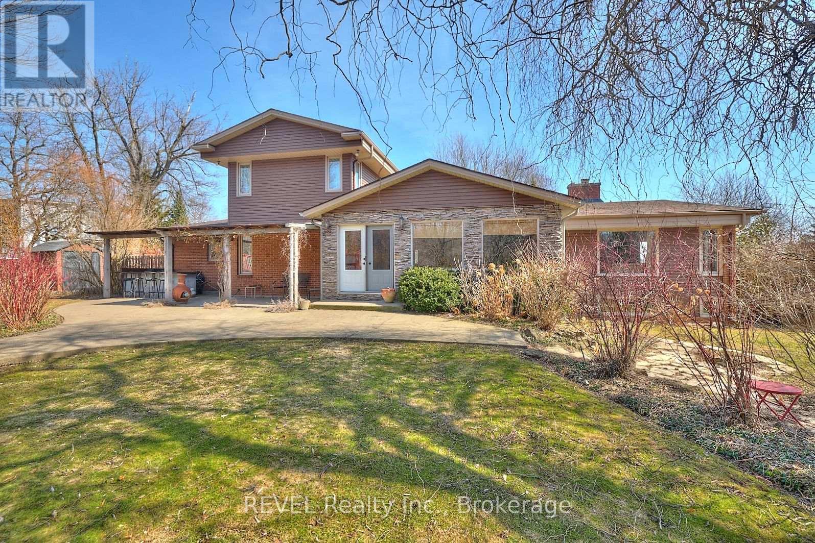 Property at 1121 PETTIT ROAD image 3