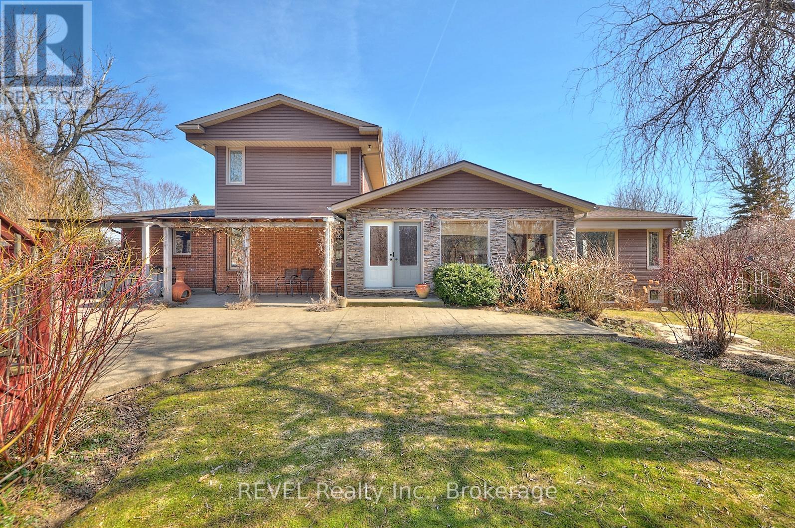 Property at 1121 PETTIT ROAD image 4