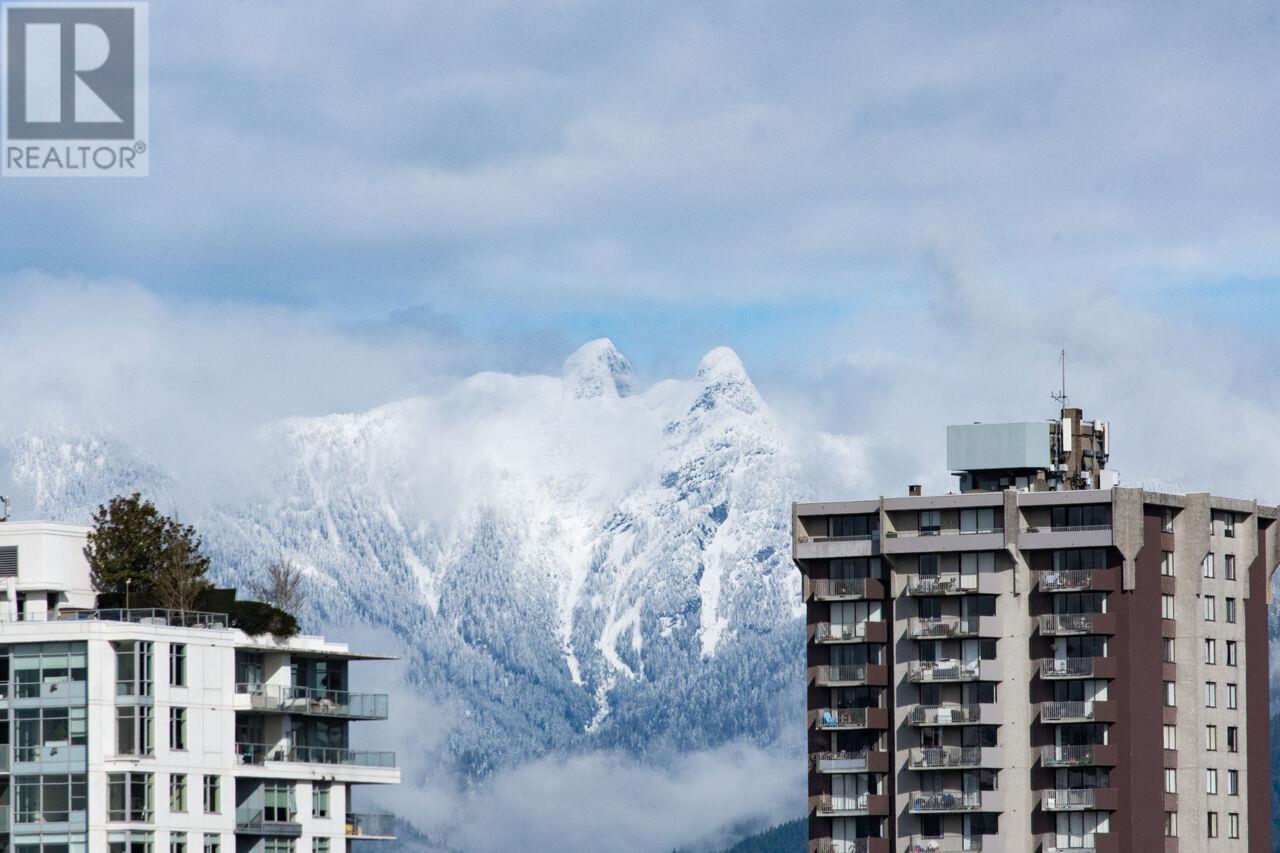 1403 140 E KEITH ROAD, north vancouver, British Columbia