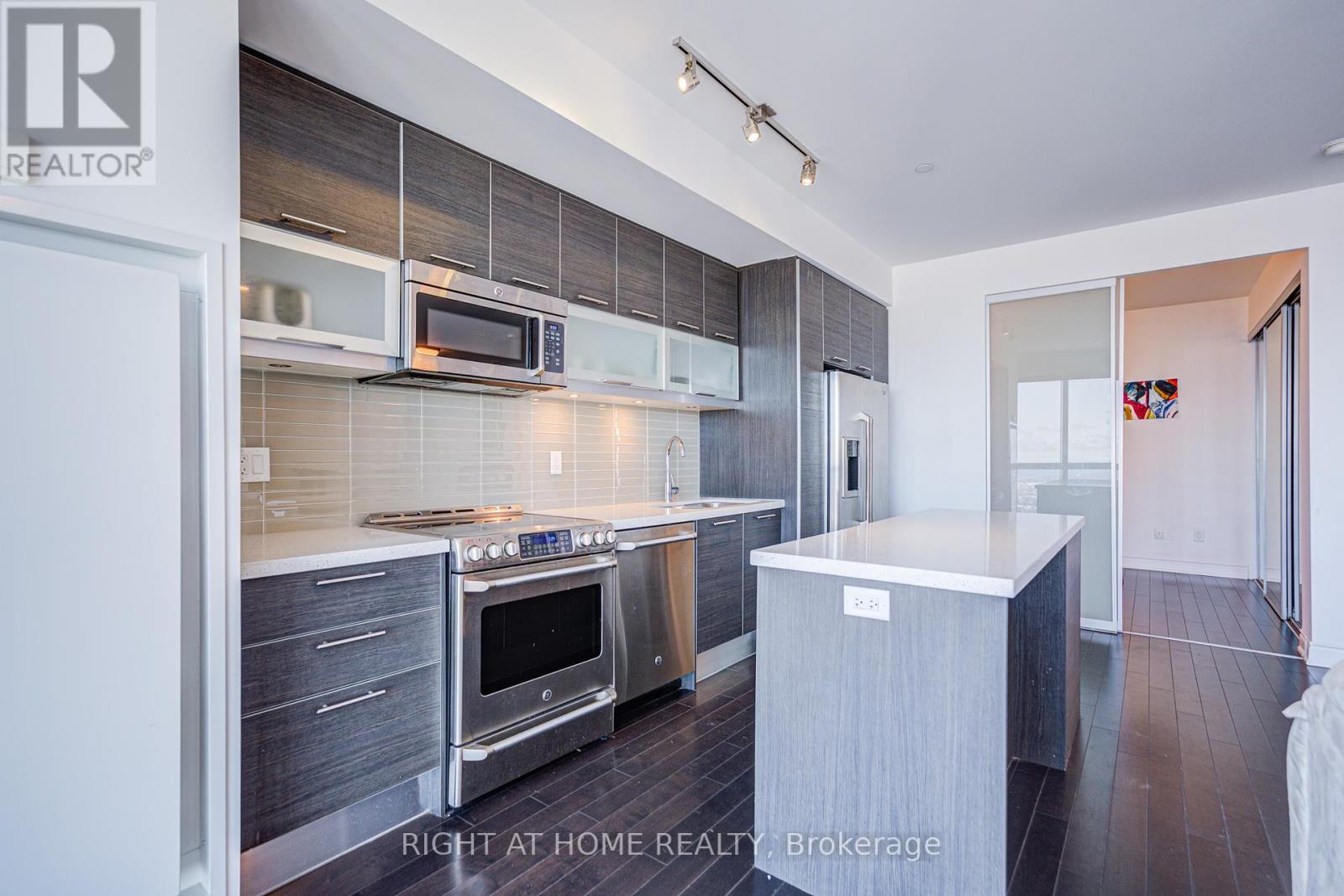 7405 C - 388 Yonge Street, Toronto, Ontario  M5B 0A4 - Photo 5 - C12023027