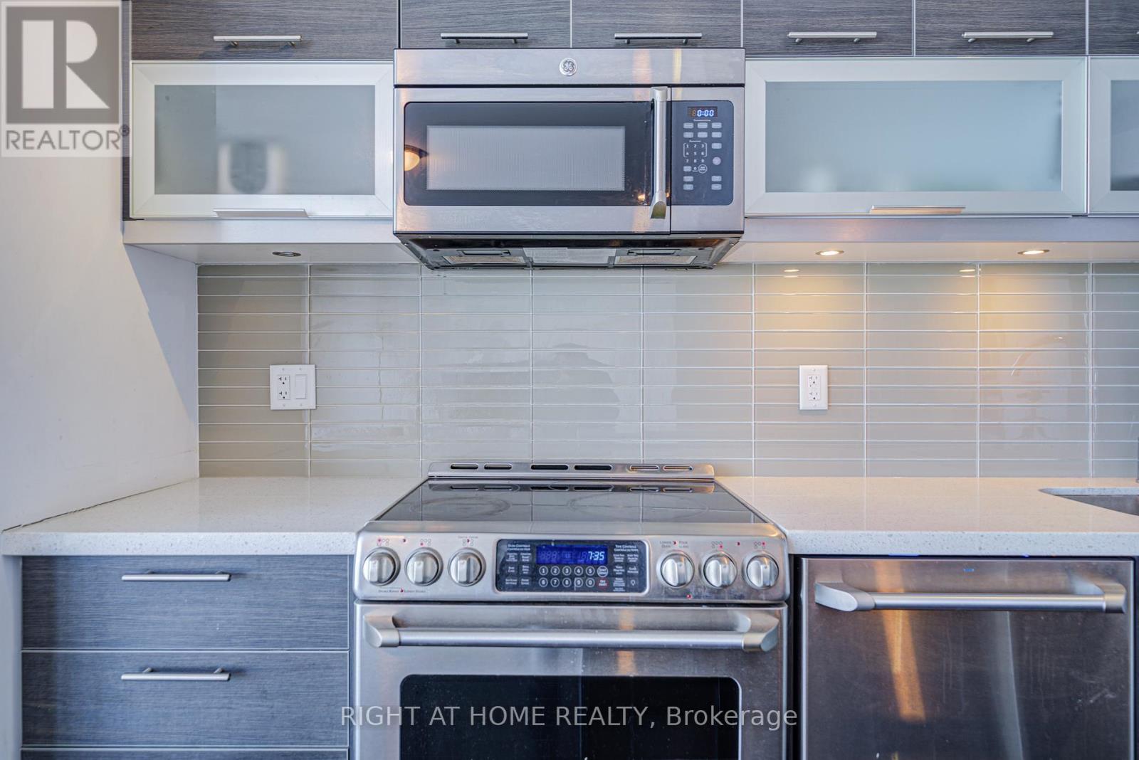 7405 C - 388 Yonge Street, Toronto, Ontario  M5B 0A4 - Photo 7 - C12023027