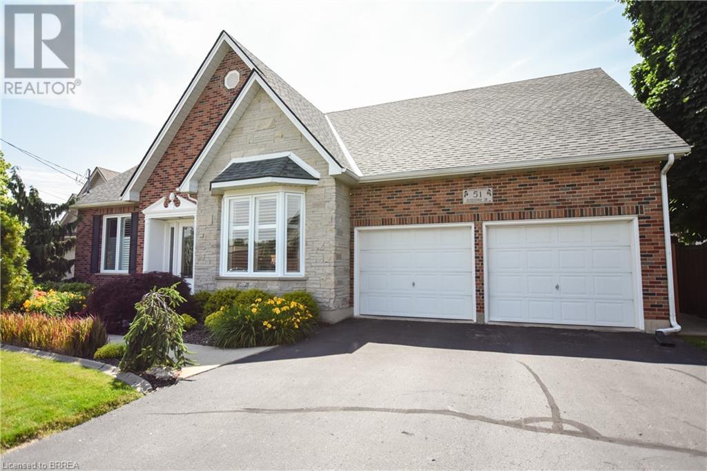 Property at 51 QUEENSWAY Drive image 2