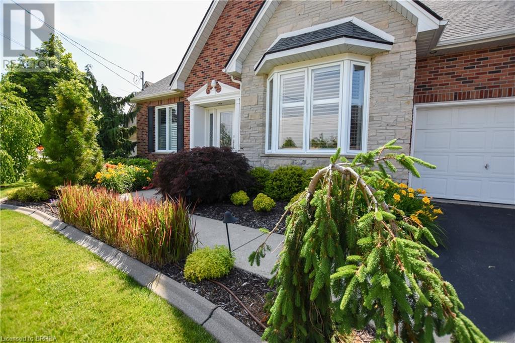 Property at 51 QUEENSWAY Drive image 4