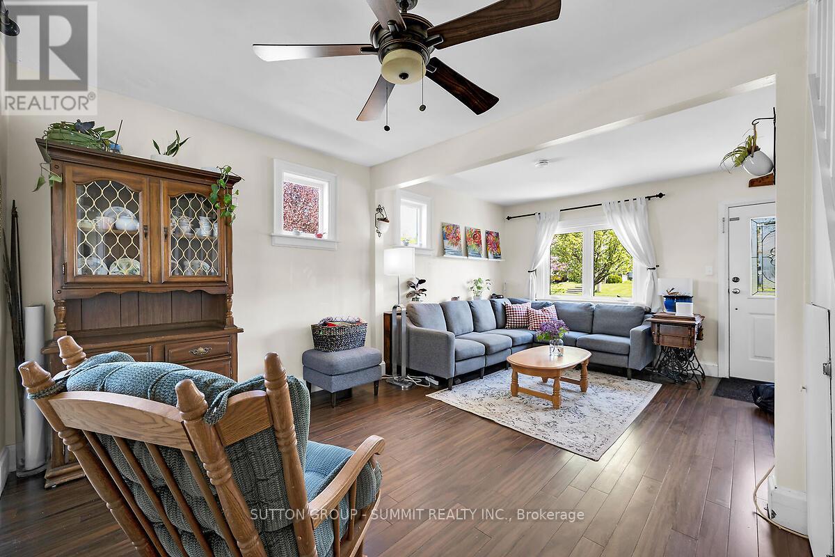 Property at 12 BROADVIEW AVENUE image 3