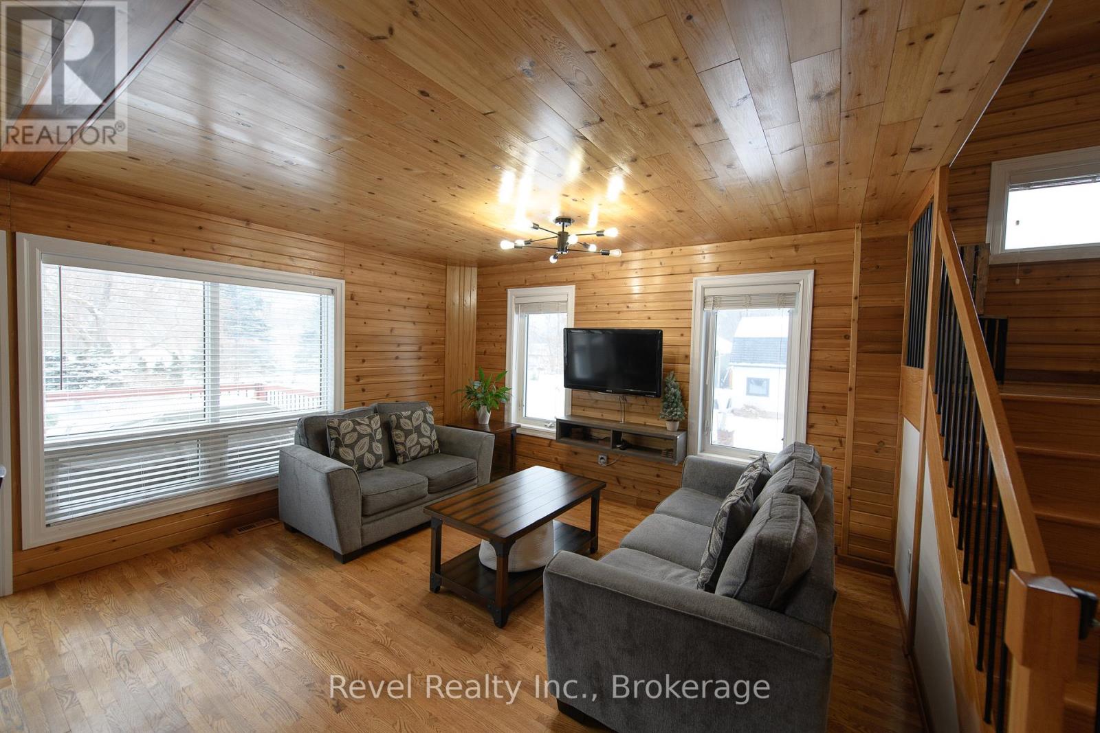Property at 186 RICHMOND STREET image 2