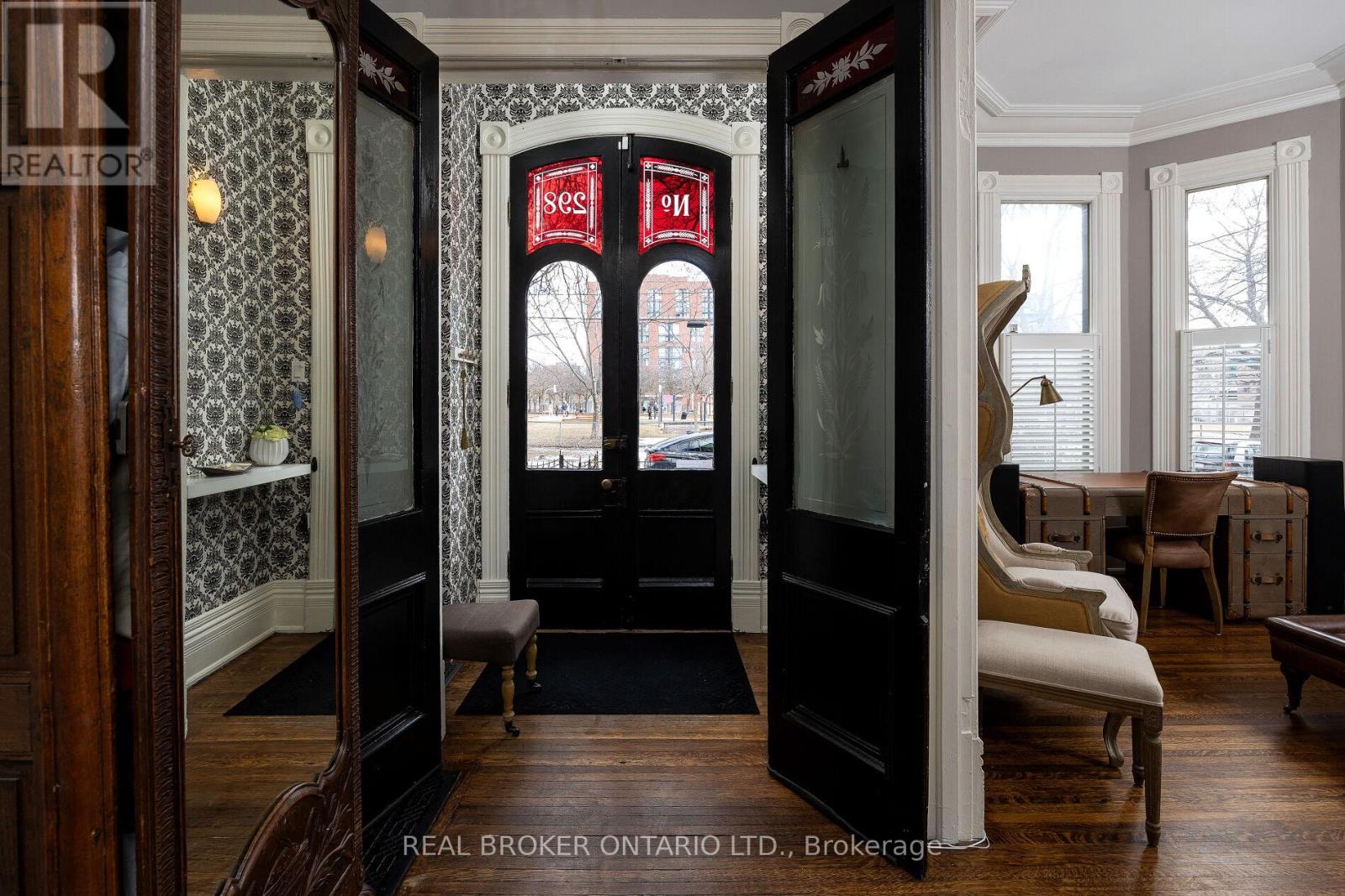 Property at 298 BERKELEY STREET image 2