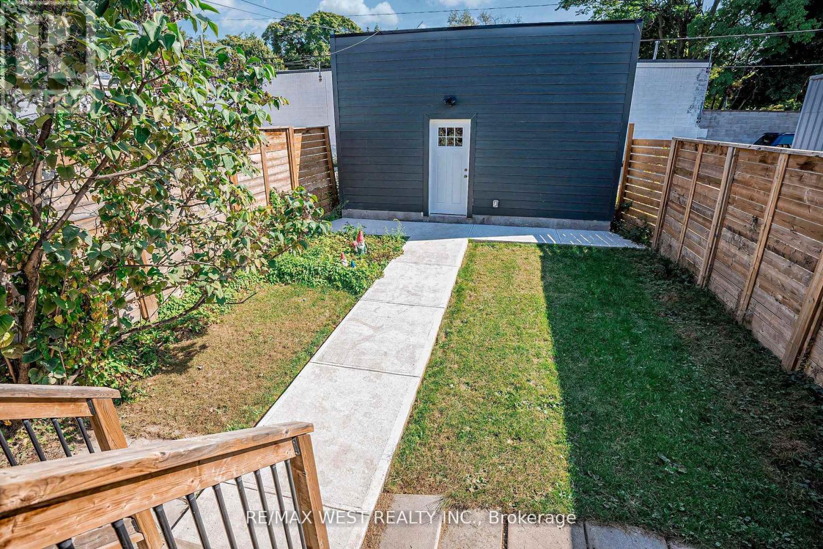 291 Mcroberts Avenue, Toronto, Ontario  M6E 4P3 - Photo 35 - W12023336