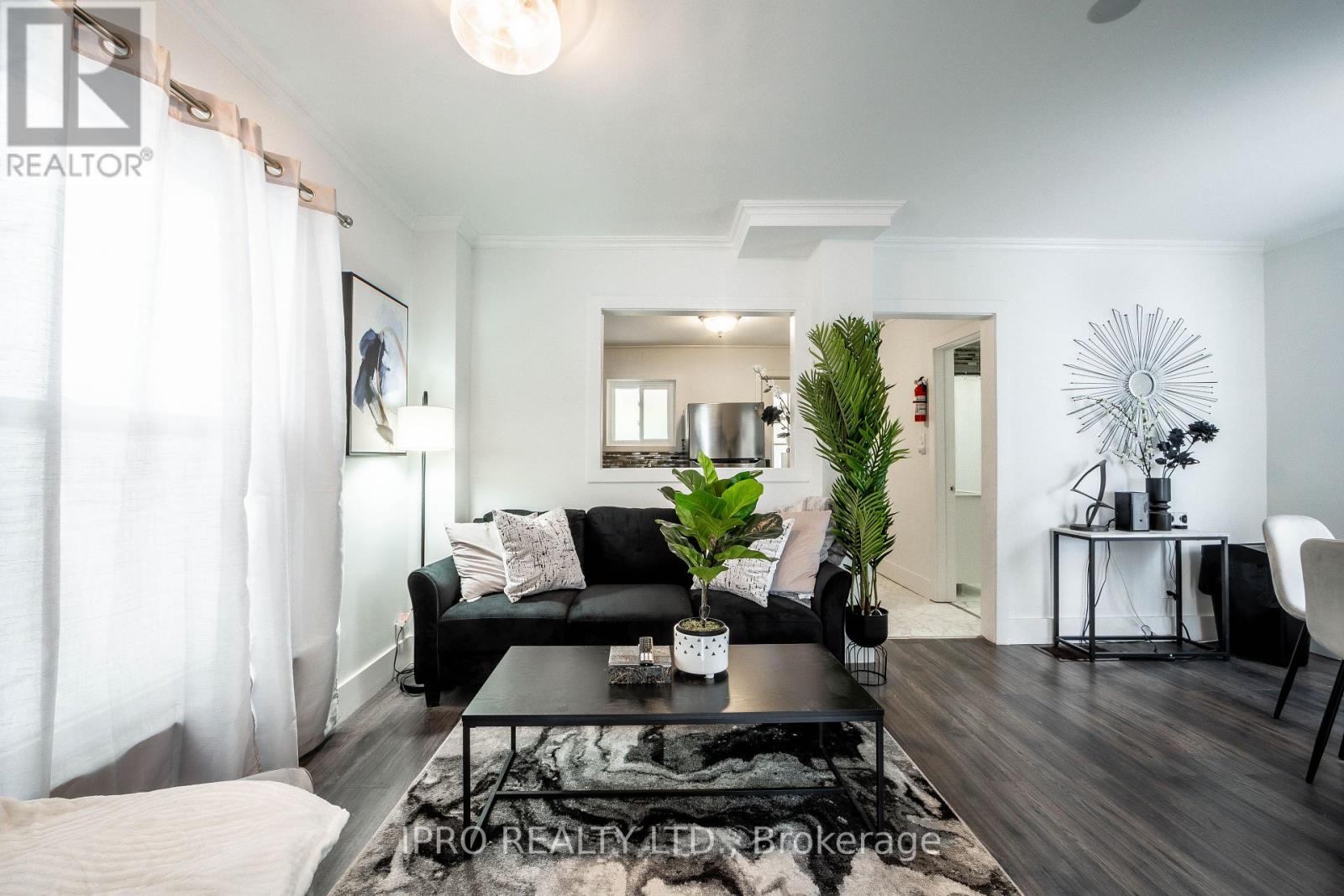 Property at 5073 KITCHENER STREET image 4