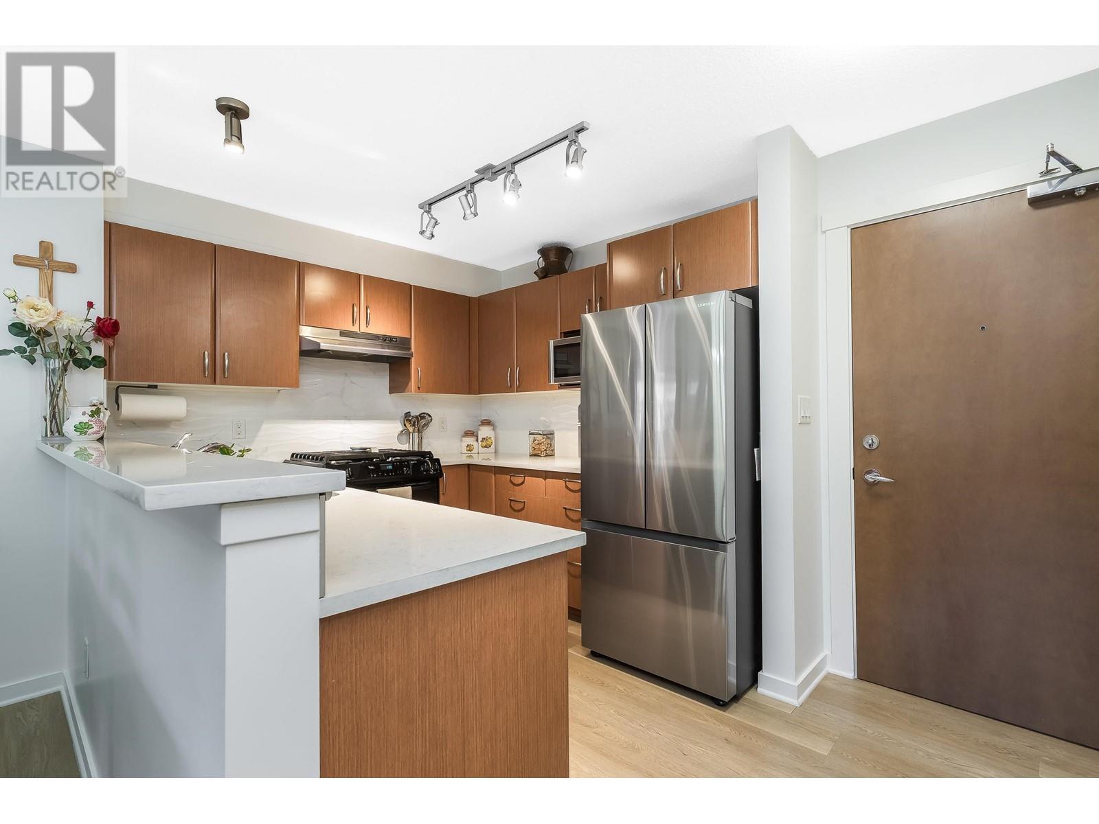 301 4723 Dawson Street, Burnaby, British Columbia  V5C 0A7 - Photo 2 - R2975326