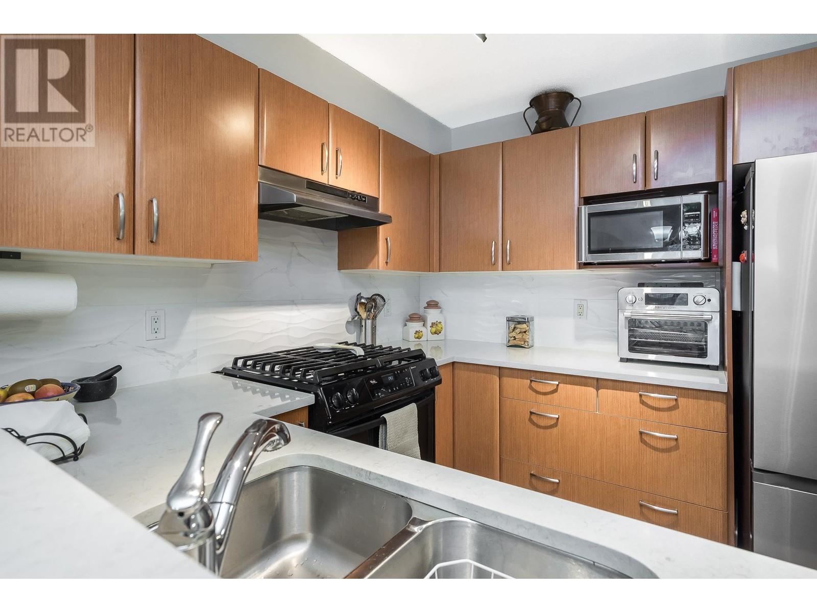 301 4723 Dawson Street, Burnaby, British Columbia  V5C 0A7 - Photo 5 - R2975326