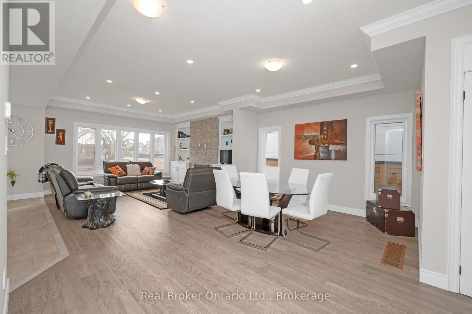 Property at 61 ELEANOR AVENUE image 5