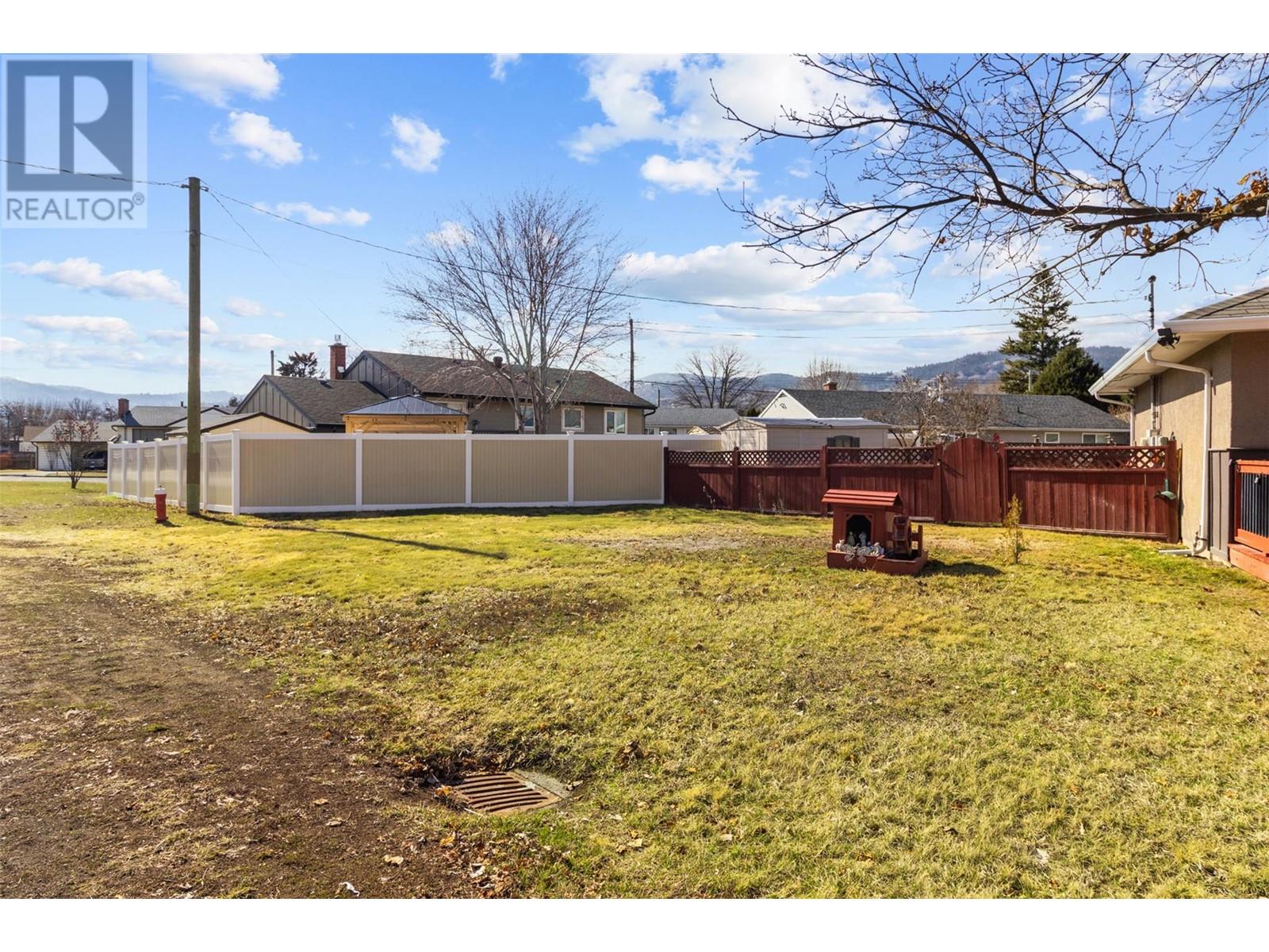 Property at 601 Regina Avenue image 4