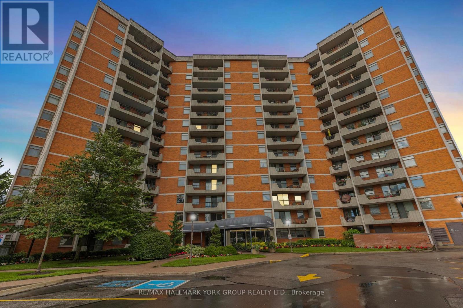 Property at 1007 - 7811 YONGE STREET image 1