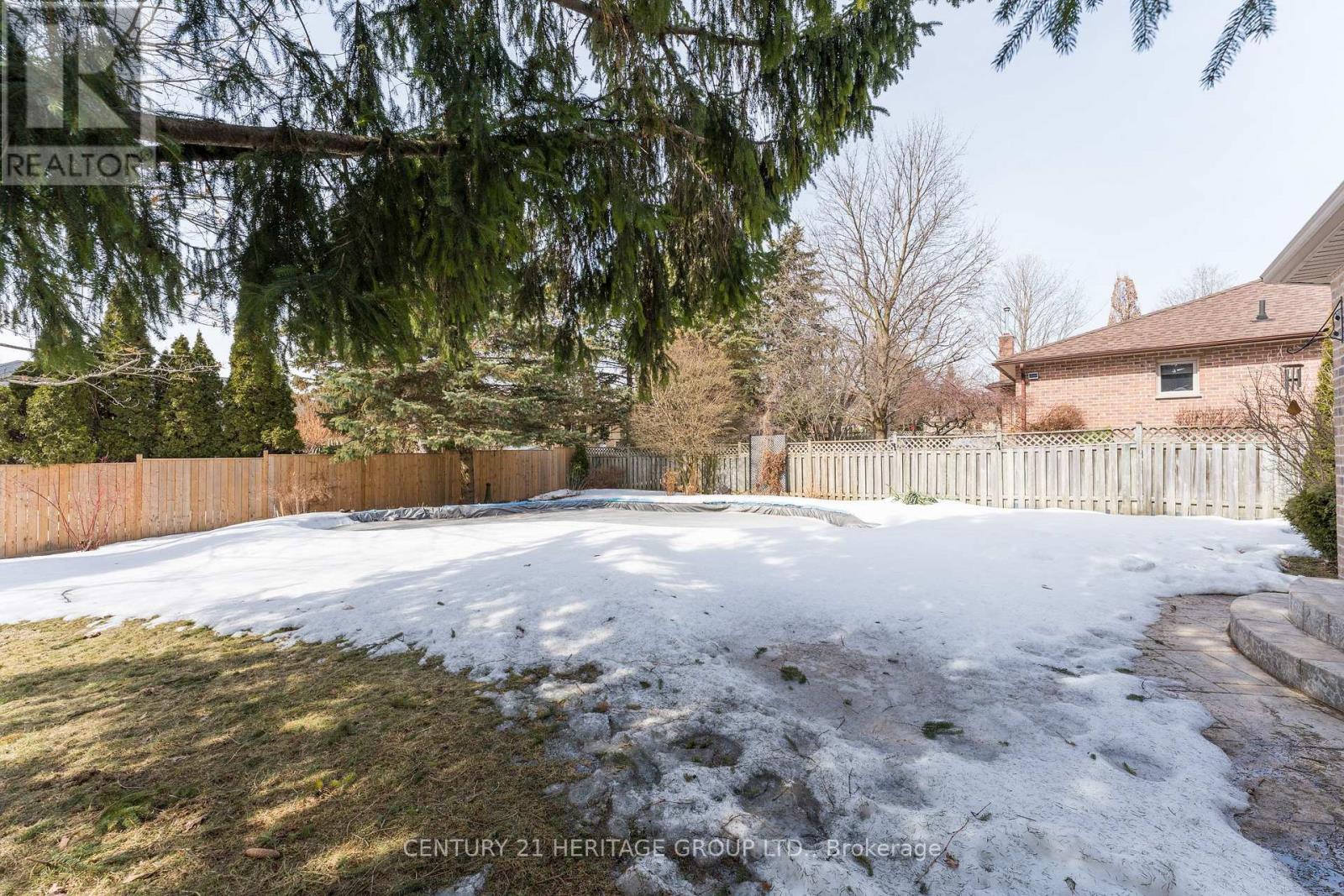 10 Westbourne Court, Richmond Hill, Ontario  L4E 2M5 - Photo 39 - N12023472