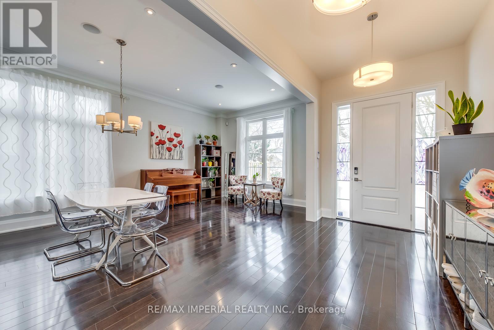 Property at 105 EAGLEWOOD BOULEVARD image 5