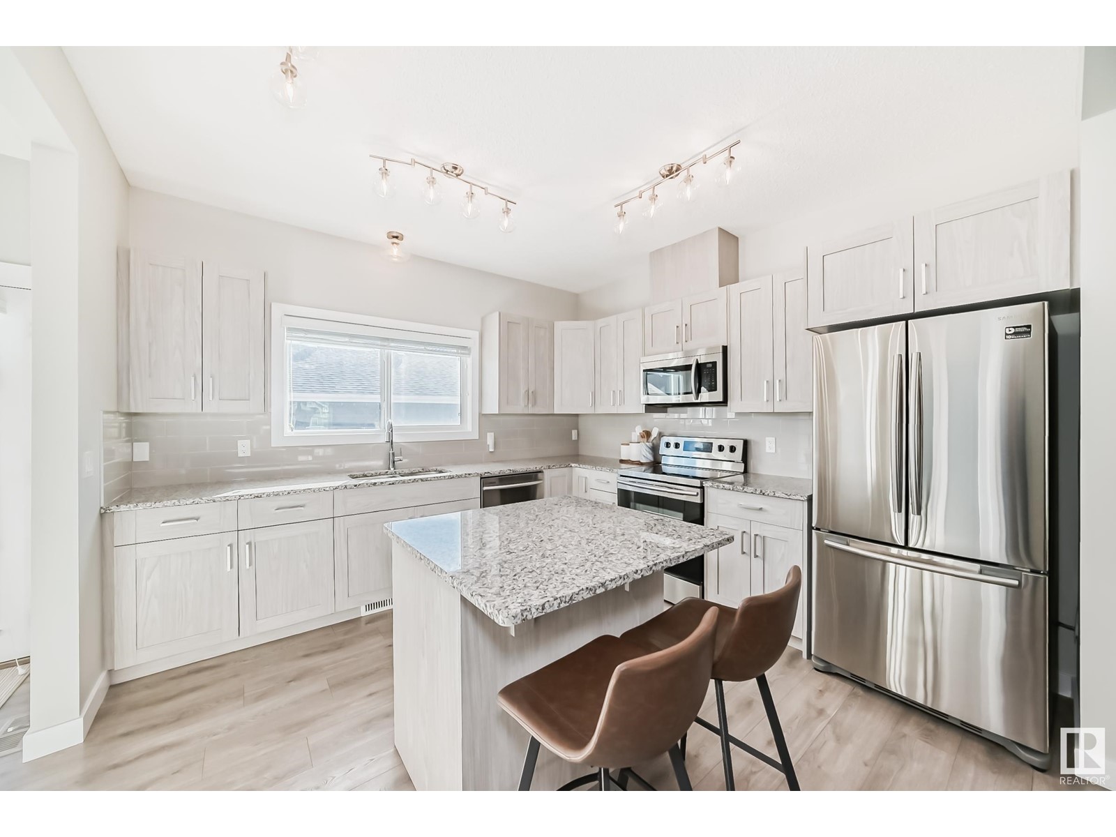 8013 Orchards Gr Sw, Edmonton, Alberta  T6X 2L4 - Photo 3 - E4425086