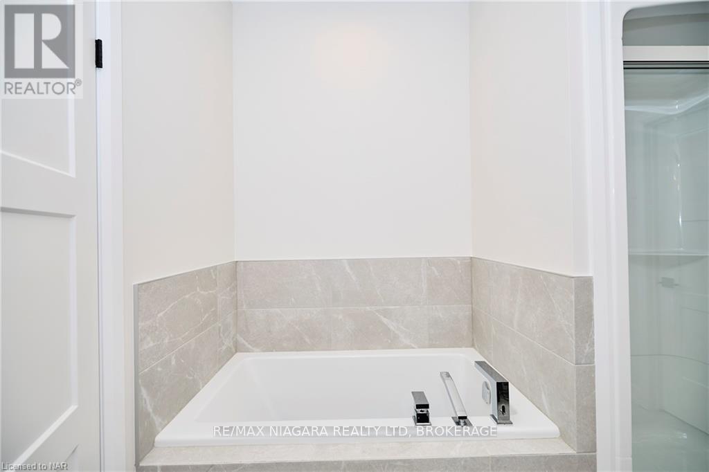 3914 Mitchell Crescent, Fort Erie, Ontario  L0S 1S0 - Photo 15 - X12023625