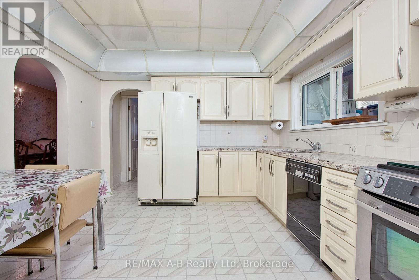235 William Street, Stratford, Ontario  N5A 4Y2 - Photo 11 - X12023661