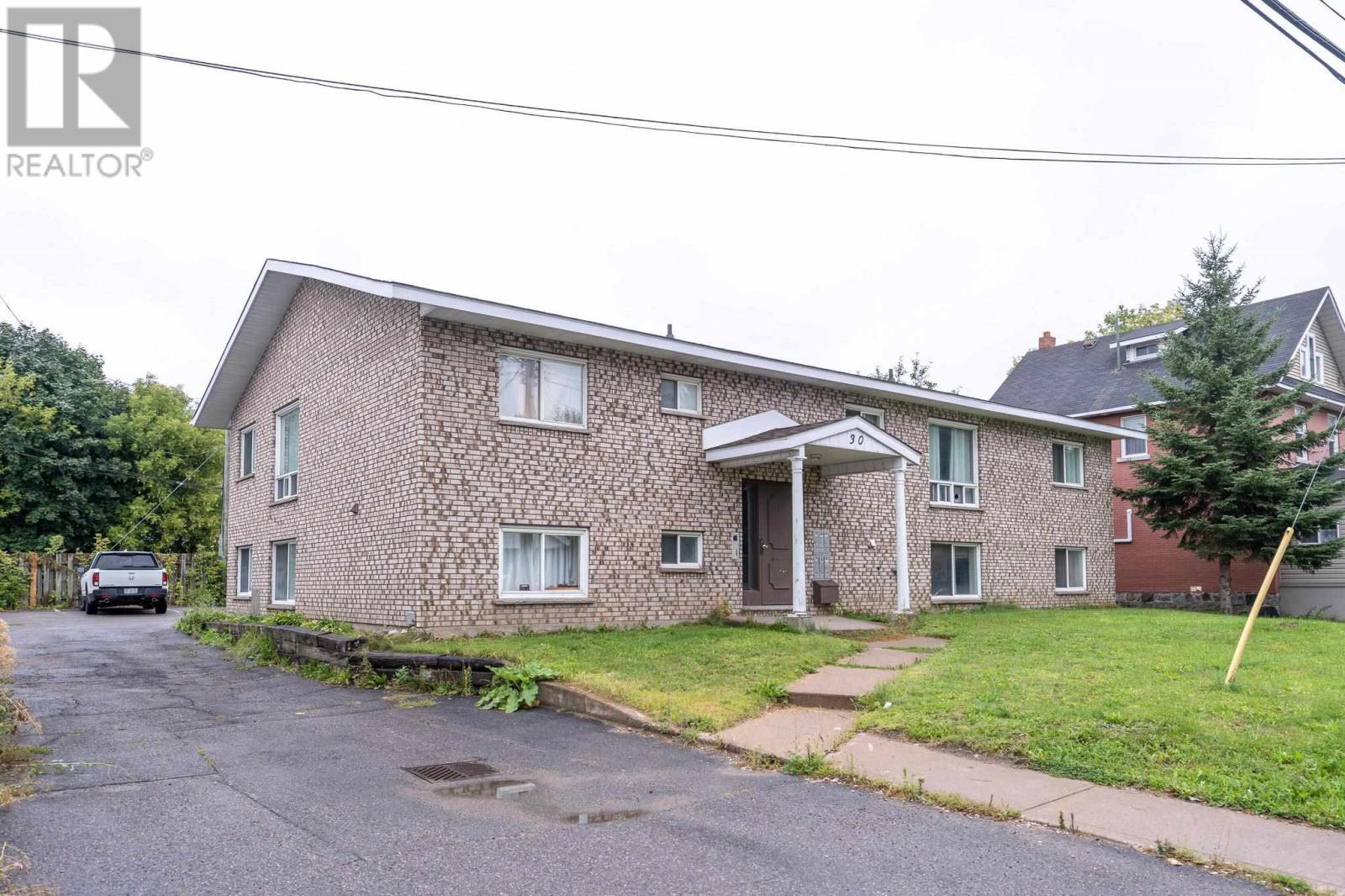 30 Albert St, Sault Ste Marie, Ontario  P6A 2H8 - Photo 3 - SM250485