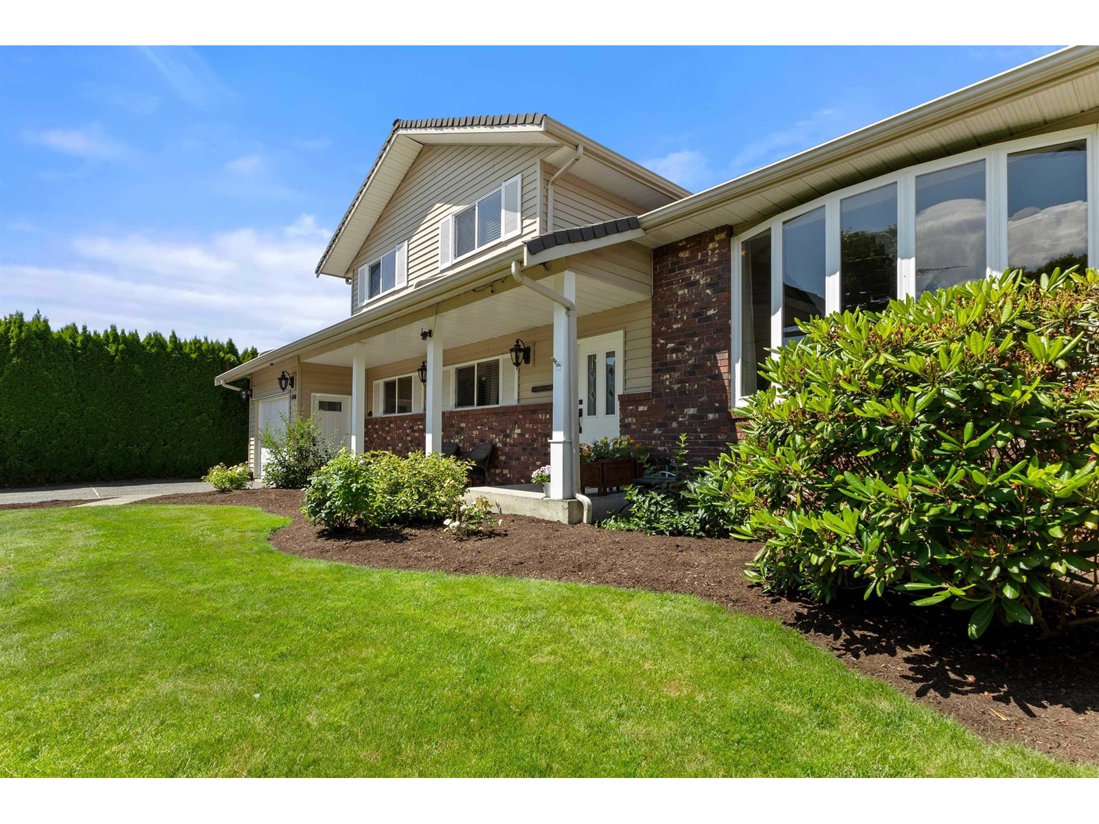 6908 Casabello Drive, Sardis East Vedder, Chilliwack, British Columbia  V2R 3T8 - Photo 3 - R2978212