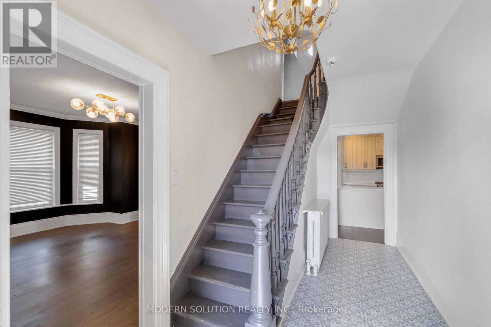 3015 Dundas Street, Burlington, Ontario  L7M 0W3 - Photo 2 - W12023620