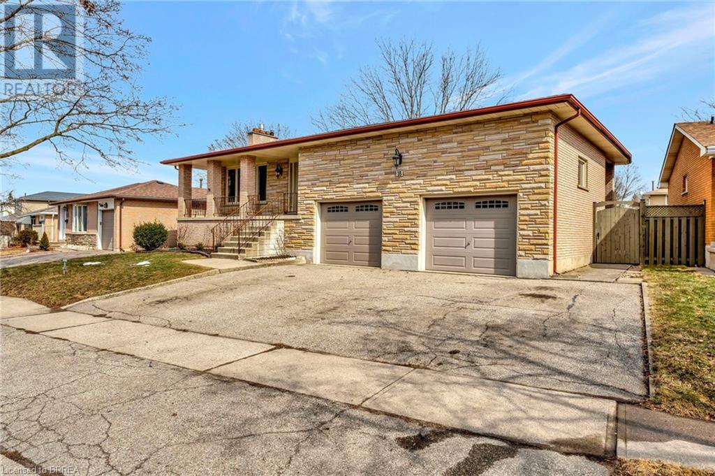 Property at 18 SPRUCEHILL Drive image 3