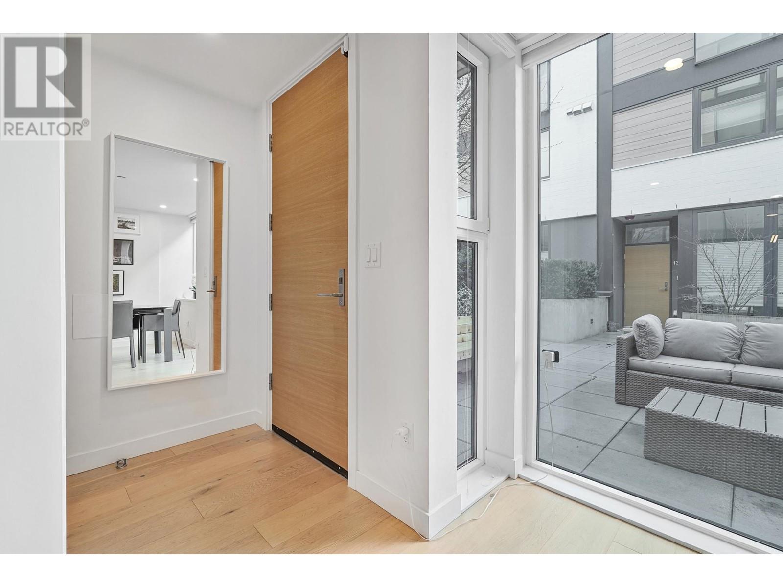 101 649 E 3rd Street, North Vancouver, British Columbia  V7L 1G6 - Photo 7 - R2978351