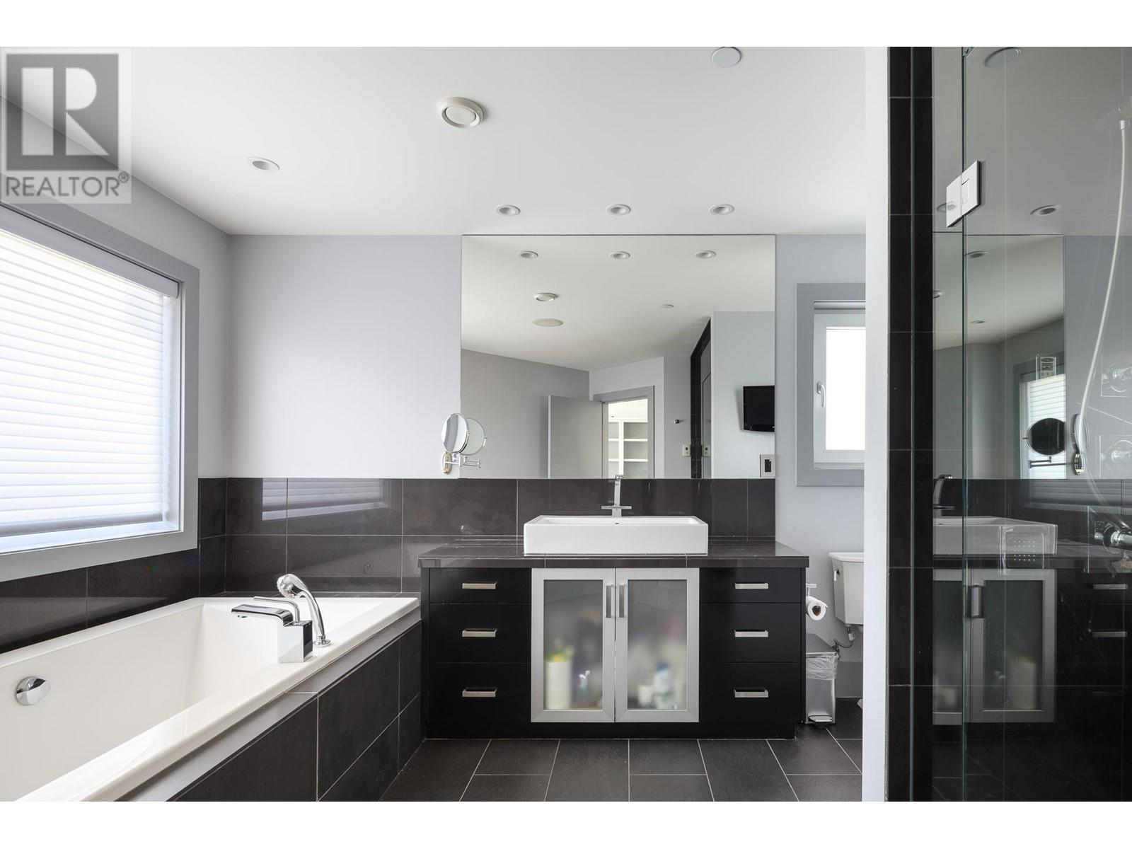 4371 Puget Drive, Vancouver, British Columbia  V6L 2V7 - Photo 11 - R2978428