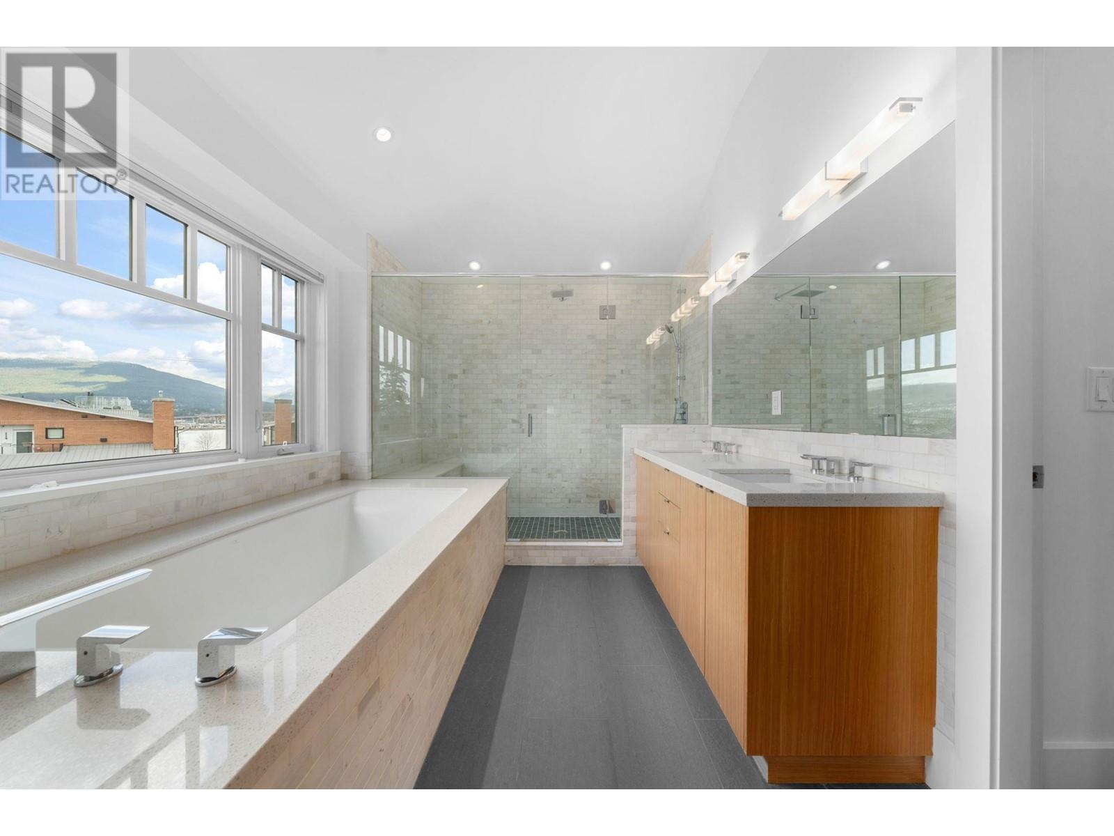 Listing Picture 20 of 40 : 2912 YALE STREET, Vancouver / 溫哥華 - 魯藝地產 Yvonne Lu Group - MLS Medallion Club Member
